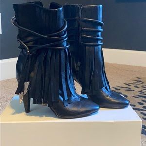 Ash fringe boot